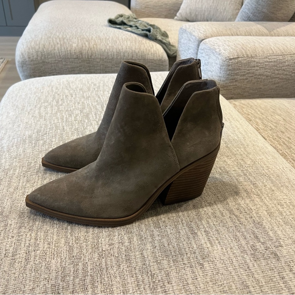 Vance Camuto boots